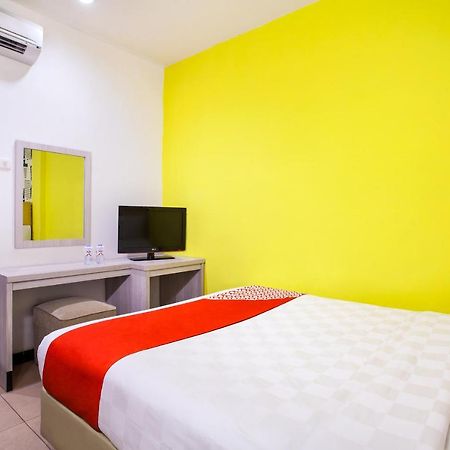 Oyo 119 Belvena Hotel Jakarta Exterior foto