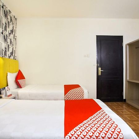 Oyo 119 Belvena Hotel Jakarta Exterior foto